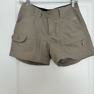 The North Face class is hiking cargo shorts size 6